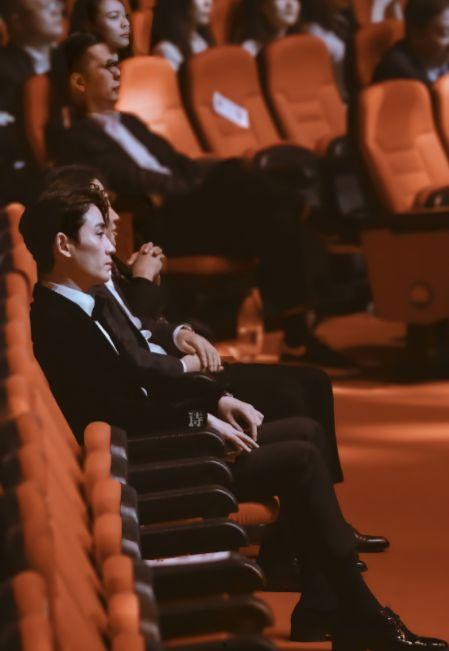 娱乐吃瓜女2号,揭秘娱乐圈幕后风云 第2张 娱乐吃瓜女2号,揭秘娱乐圈幕后风云 第2张